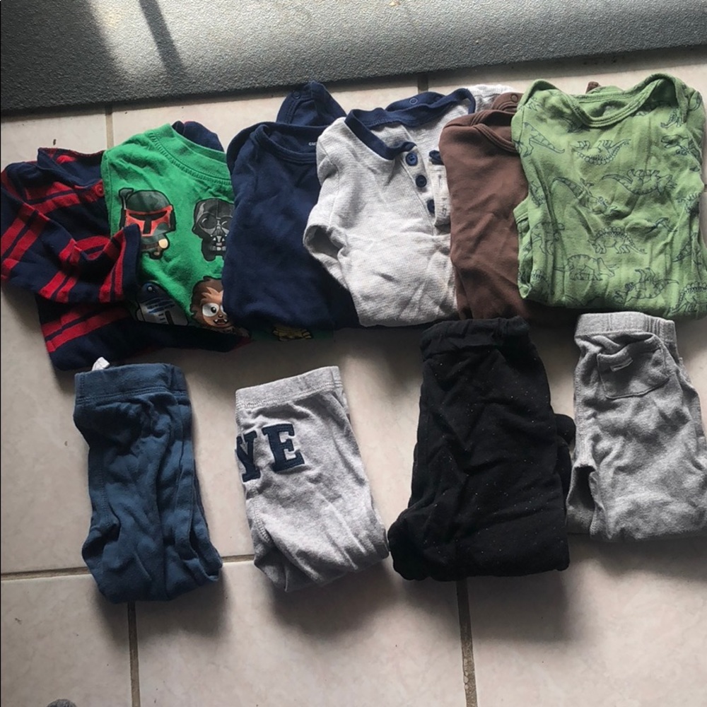 Lot of boys clothes: 6 onesies, 4 pairs of pants.
